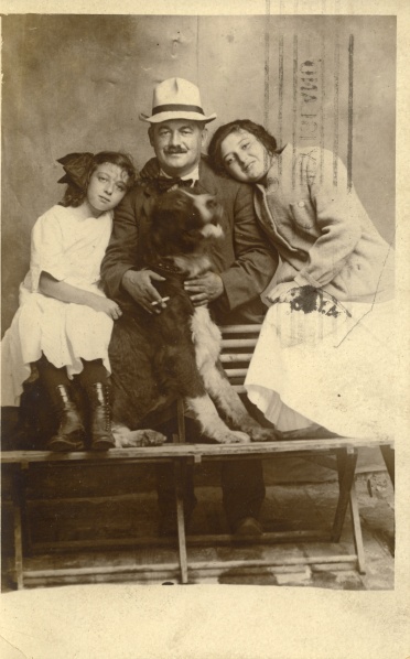 August 31, 1910, Coney Island. "Hill, Lill, Taylor, LS send you L. & K. from C. Isl." Lillian is on the left, LS in the center, and Hilda on the right. I assume that "Taylor" is the dog.
